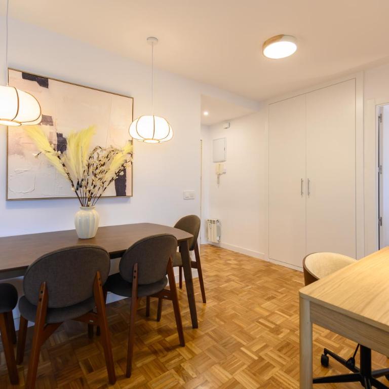 MOS34D7E - Amplio y elegante piso de dos dormitorios con terraza en Madrid - Alquiler temporal - Two-Bedroom Apartment - 35