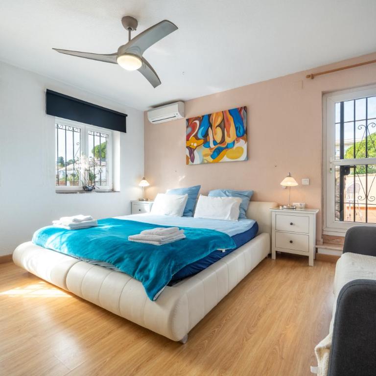 Casa de los Limones by Michael FAMILY VILLA NEAR PUERTO MARINA - Five-Bedroom House - 67