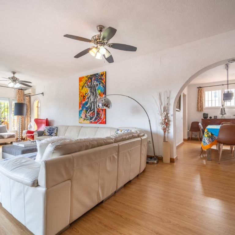 Casa de los Limones by Michael FAMILY VILLA NEAR PUERTO MARINA - Five-Bedroom House - 32