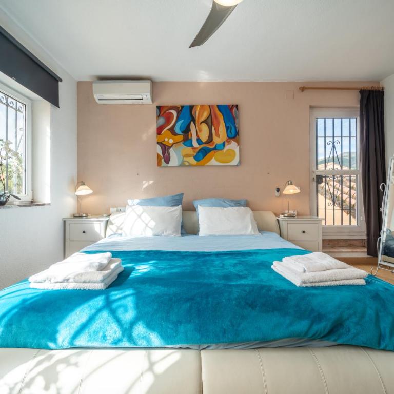 Casa de los Limones by Michael FAMILY VILLA NEAR PUERTO MARINA - Five-Bedroom House - 68