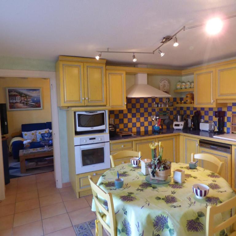 Maison T4 climatisée, meublée de tourisme 2*,6 couchages, St Pierre la mer - Maison de Vacances 3 Chambres - 3