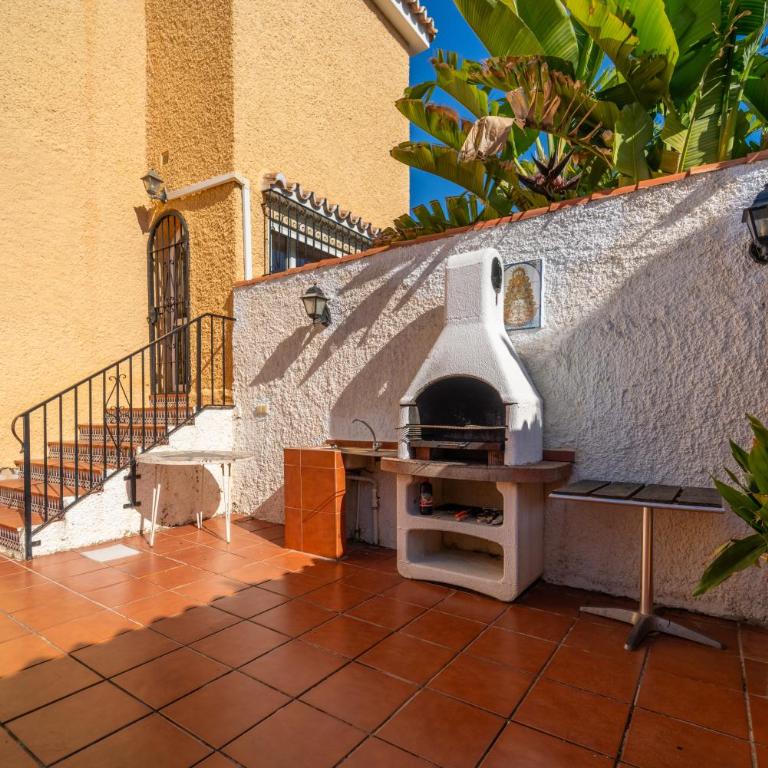 Casa de los Limones by Michael FAMILY VILLA NEAR PUERTO MARINA - Five-Bedroom House - 58
