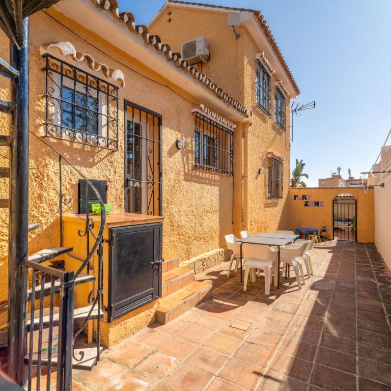Casa de los Limones by Michael FAMILY VILLA NEAR PUERTO MARINA - Five-Bedroom House - 94