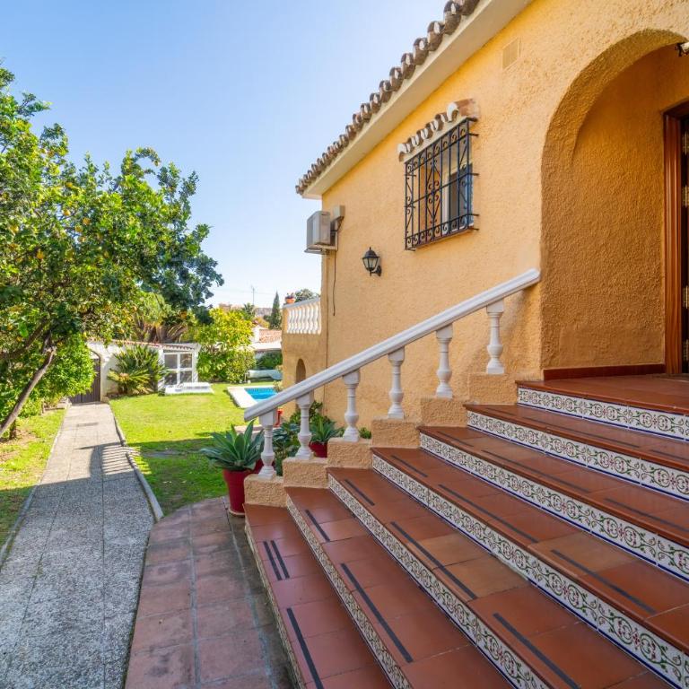 Casa de los Limones by Michael FAMILY VILLA NEAR PUERTO MARINA - Five-Bedroom House - 22