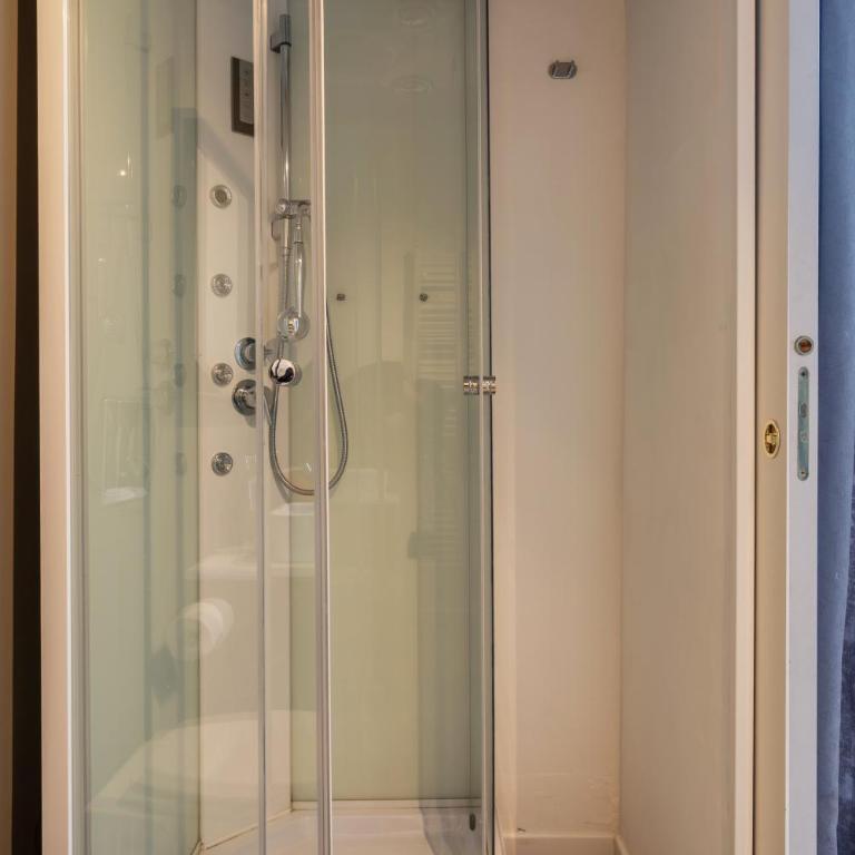 Freguglia - Attico con vista Duomo - Triple Room with Private Bathroom - 17