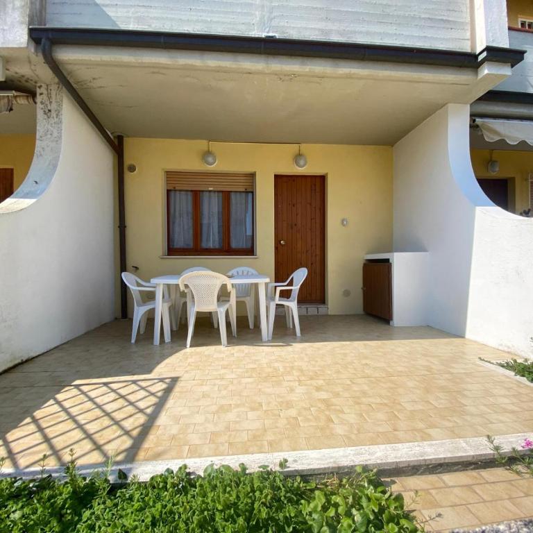 M270 - Marcelli, trilocale con portico a 100mt dal mare - Appartamento con 2 Camere da Letto - 25
