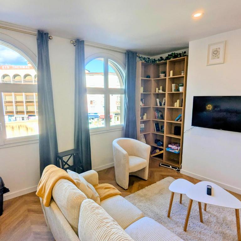 T3 61m2, Hypercentre, vue Fontaine Chaude, bureau - Appartement 2 Chambres - 24