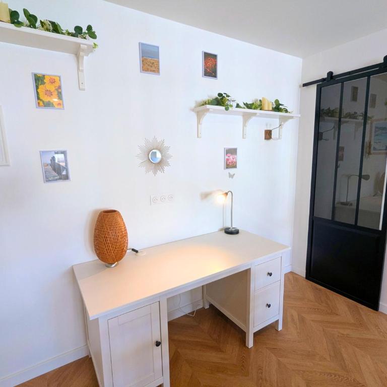 T3 61m2, Hypercentre, vue Fontaine Chaude, bureau - Appartement 2 Chambres - 23