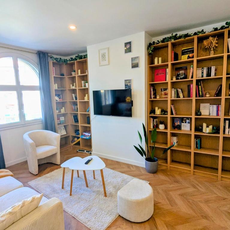 T3 61m2, Hypercentre, vue Fontaine Chaude, bureau - Appartement 2 Chambres - 22