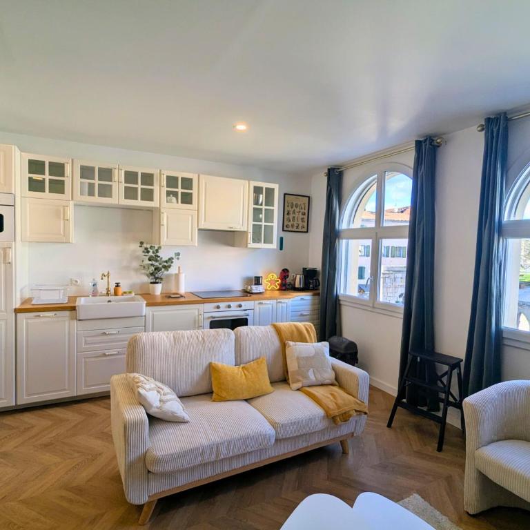 T3 61m2, Hypercentre, vue Fontaine Chaude, bureau - Appartement 2 Chambres - 21