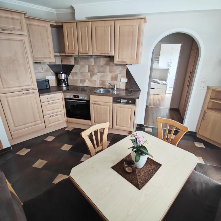 Landhaus Katharina bis 5 Personen mit Saunachalet und Blick auf die Bergwelt des Zillertals - Apartment mit Blick auf die Berge - 15