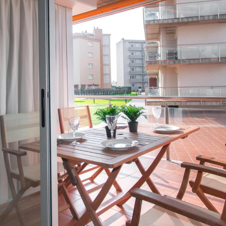 WELCS APARTAMENTO 312 EMP con piscina y parking privado - Apartamento con vistas a la piscina - 13