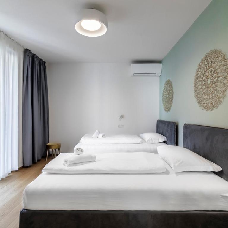 Stay COOPER l MAVIK Suite & Attic - Three-Bedroom Deluxe Apartment - 5