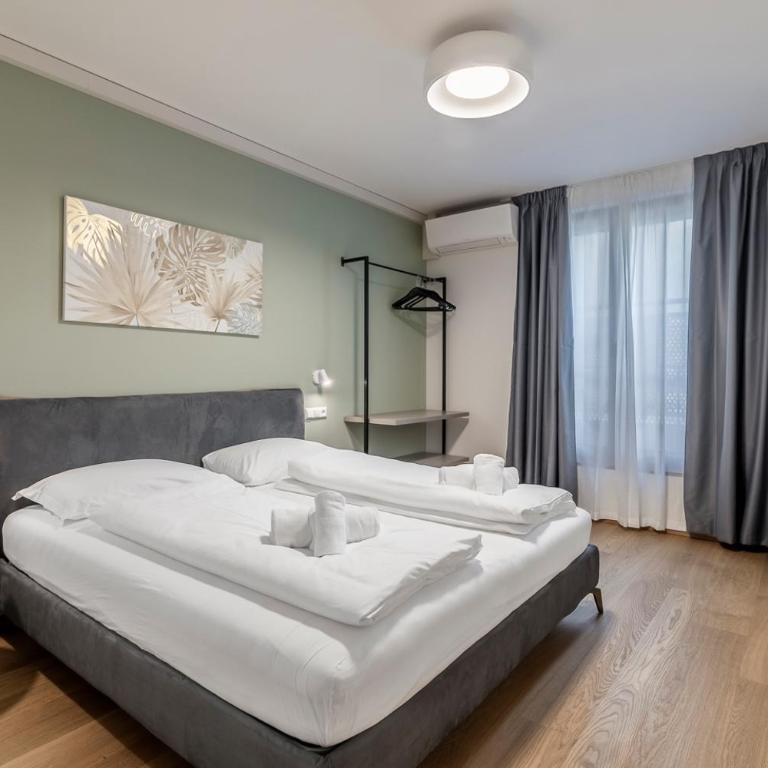 Stay COOPER l MAVIK Suite & Attic - Three-Bedroom Deluxe Apartment - 4