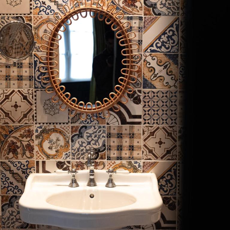 Hôtel du Petit Moulin, Haute Couture hotel by Lacroix - Chambre Double Supérieure - 11