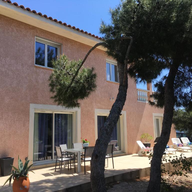 Villa front de mer La Quiétude - Three-Bedroom House - 1