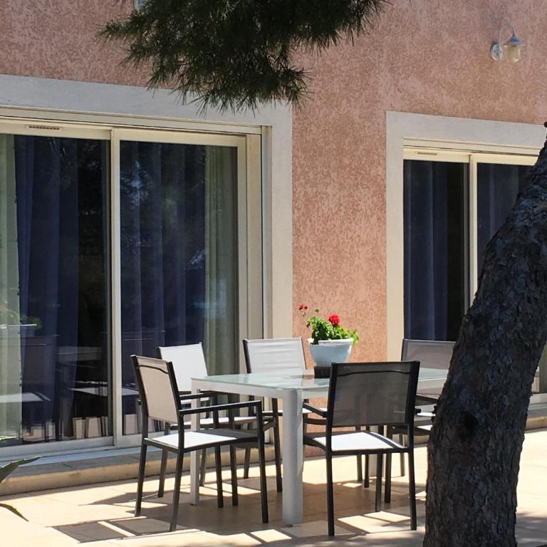 Villa front de mer La Quiétude - Three-Bedroom House - 23