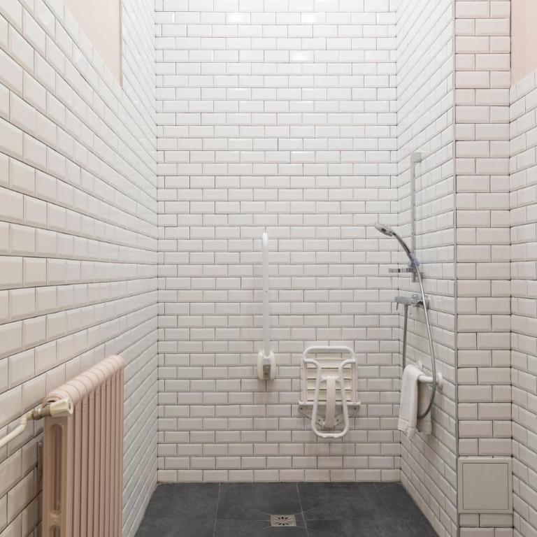 Hôtel Langlois - Chambre Double - Accessible aux Personnes à Mobilité Réduite - RDC côté rue - 6