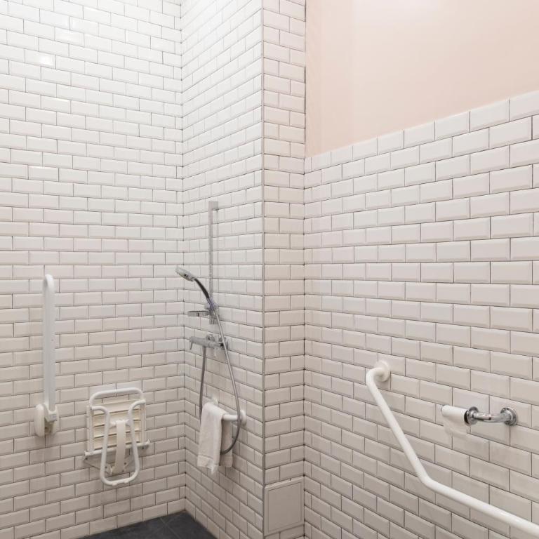 Hôtel Langlois - Chambre Double - Accessible aux Personnes à Mobilité Réduite - RDC côté rue - 8
