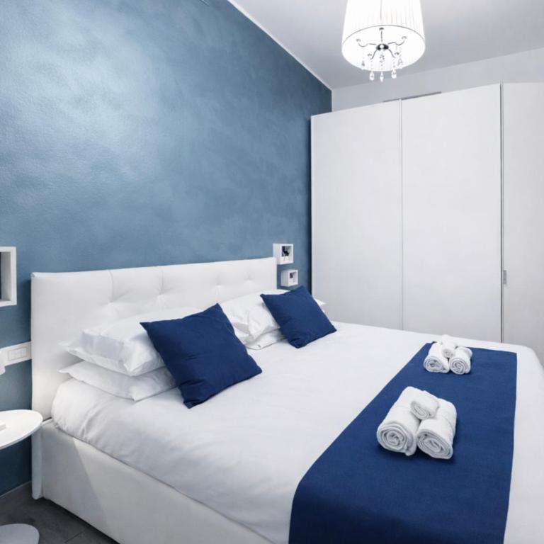 B&B Underground Milano Centro - Queen Room with Shared Bathroom - 8