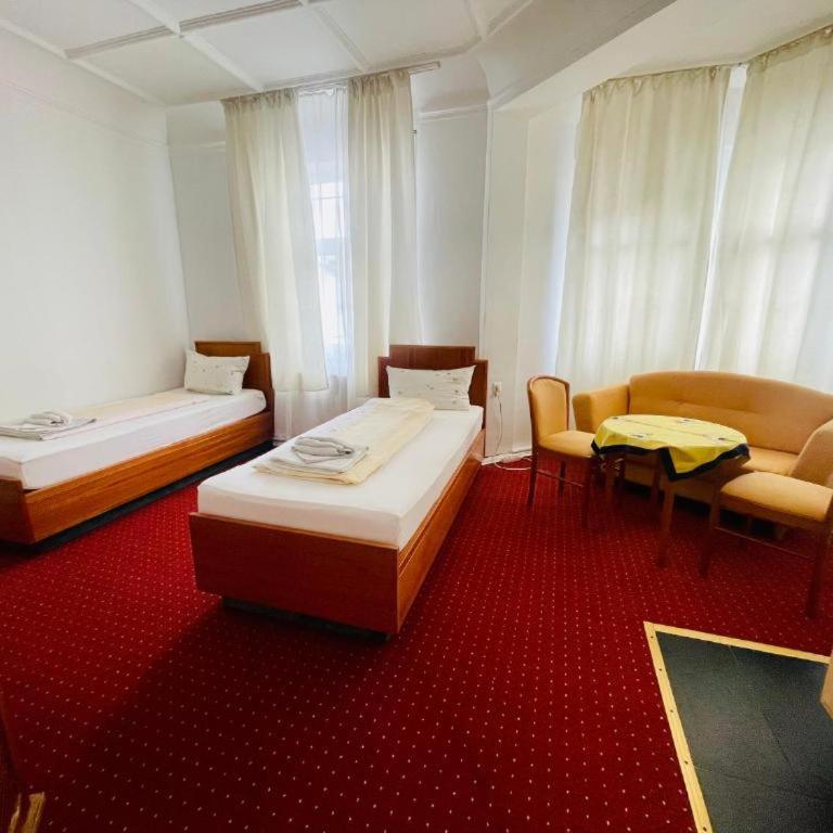 Pension De Lux Augsburg - Doppelzimmer mit eigenem Bad - 9