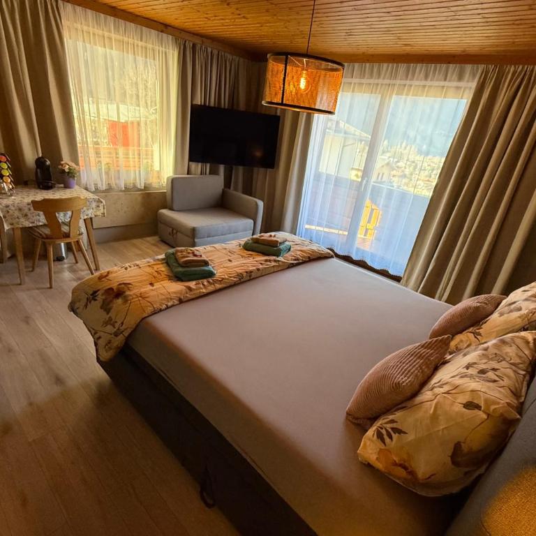 Haus RuHe - Zimmer mit Kingsize-Bett und Bergblick - 2