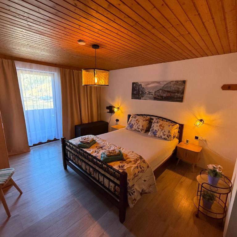 Haus RuHe - Doppelzimmer mit Bergblick - 1