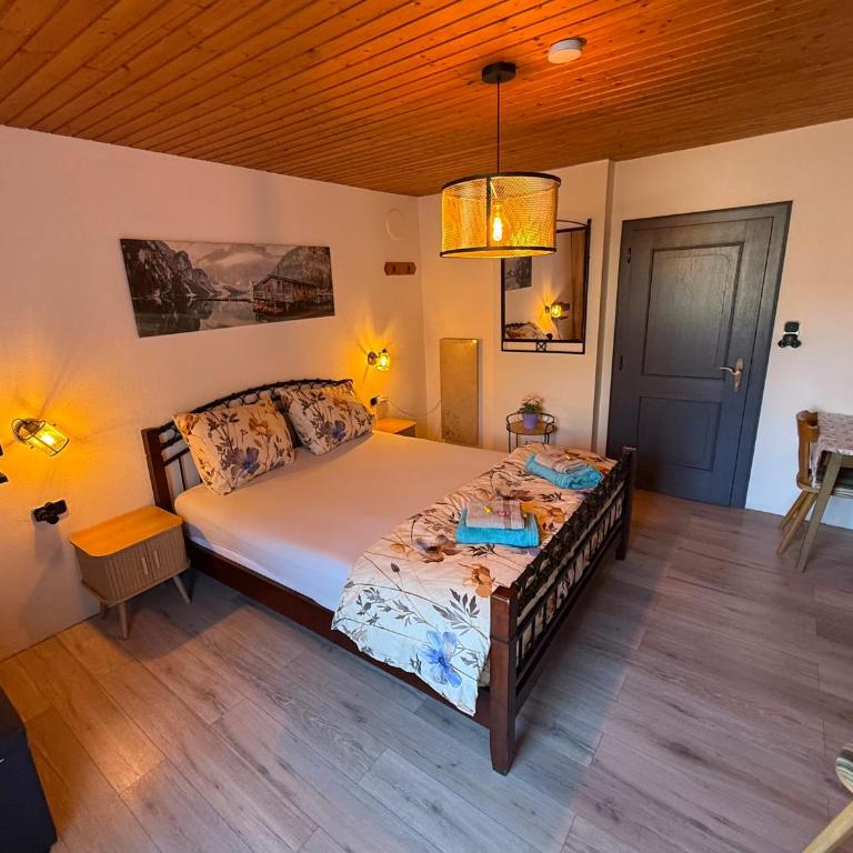 Haus RuHe - Doppelzimmer mit Bergblick - 2
