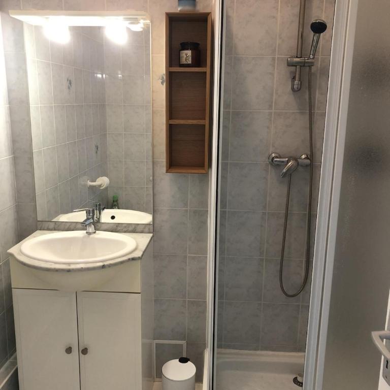 Studio 25m2 avec parking et balcon centre ville - Apartment mit 1 Schlafzimmer - 17