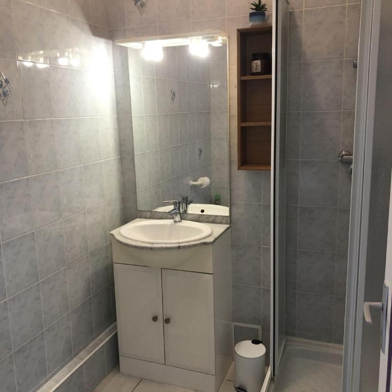 Studio 25m2 avec parking et balcon centre ville - Apartment mit 1 Schlafzimmer - 23
