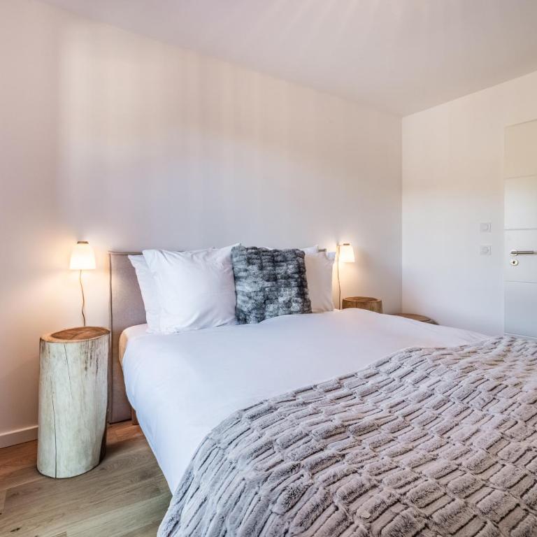 Apartment Gabelac Châtel - by EMERALD STAY - Three-Bedroom Apartment - 26
