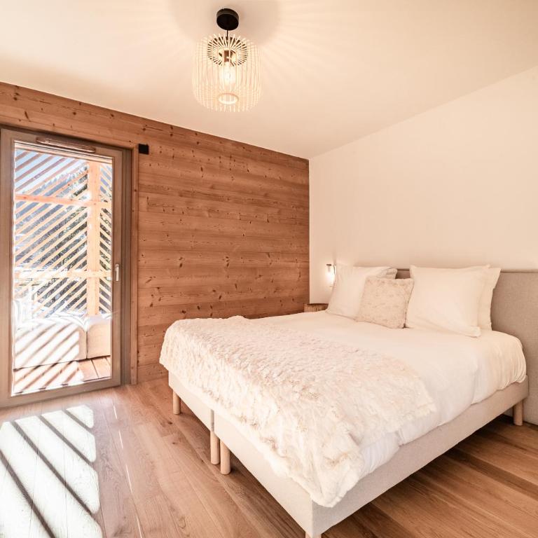 Apartment Gabelac Châtel - by EMERALD STAY - Three-Bedroom Apartment - 24