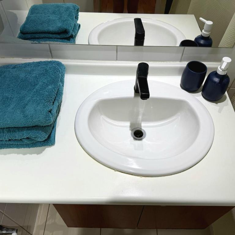 Vista a Cerro San Cristobal - Cama King y AC - Céntrico - One-Bedroom Apartment with City View - 19