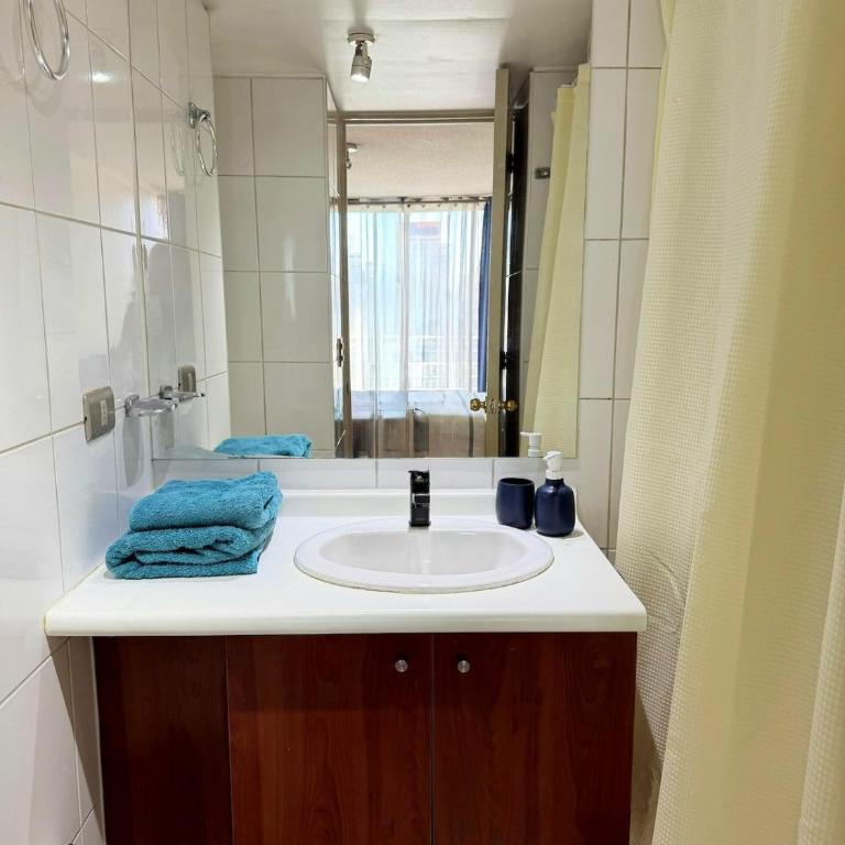 Vista a Cerro San Cristobal - Cama King y AC - Céntrico - One-Bedroom Apartment with City View - 18