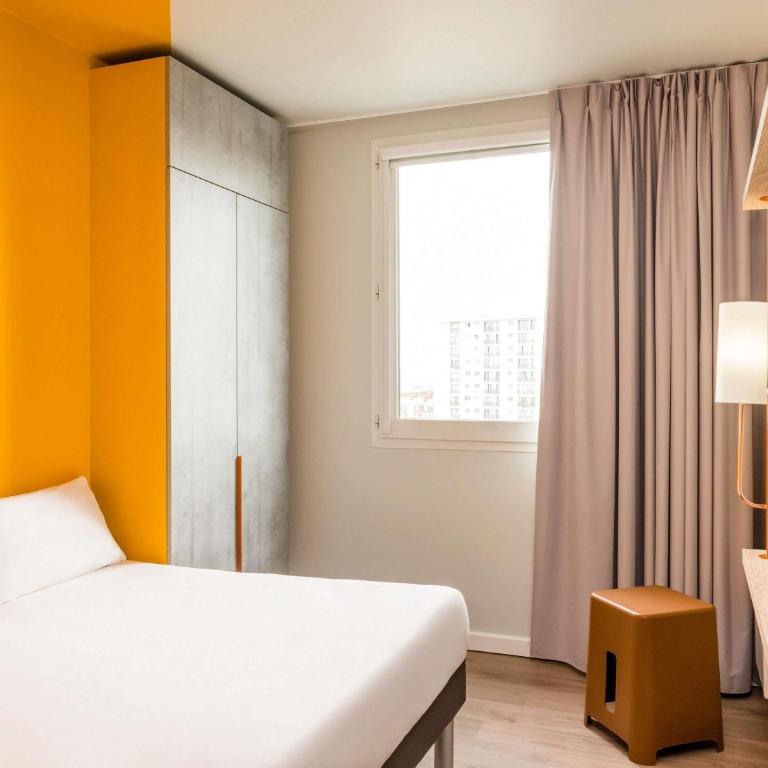 Ibis Budget Amiens Centre Gare - Chambre Triple avec Grand Lit Double et Lit Pliant (3 Adultes) - 1