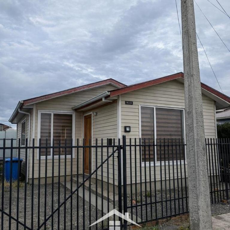 Casa Tony Natales - Two-Bedroom House - 1