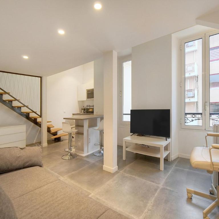 FRGK "24 AOUT 1 Mezzanine Bedroom Apartment Center Antibes AC WIFI HIGH SPEED " - Appartement 1 Chambre Deluxe - 65