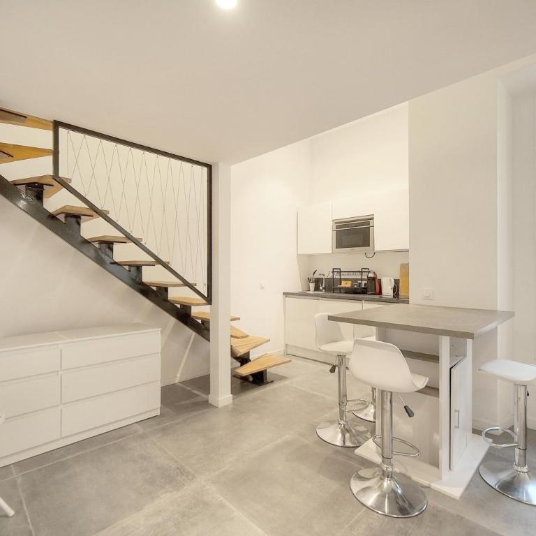 FRGK "24 AOUT 1 Mezzanine Bedroom Apartment Center Antibes AC WIFI HIGH SPEED " - Appartement 1 Chambre Deluxe - 41