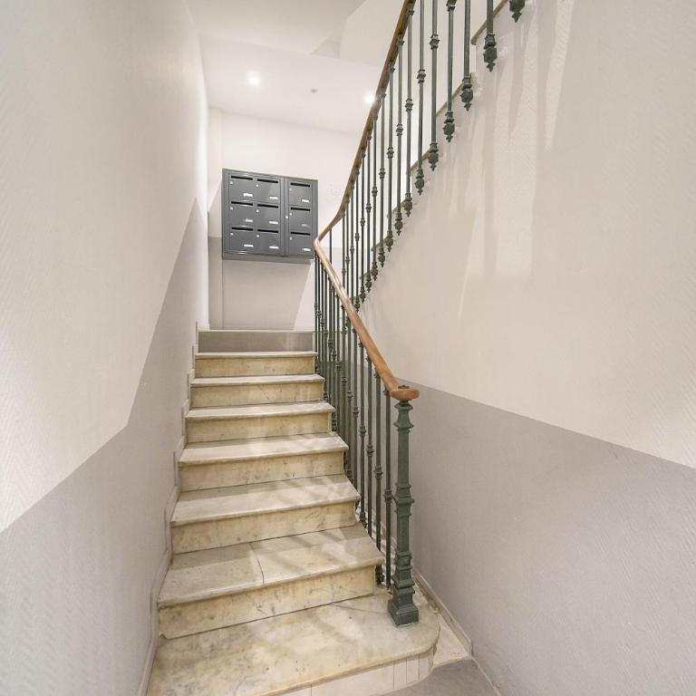 FRGK "24 AOUT 1 Mezzanine Bedroom Apartment Center Antibes AC WIFI HIGH SPEED " - Appartement 1 Chambre Deluxe - 50