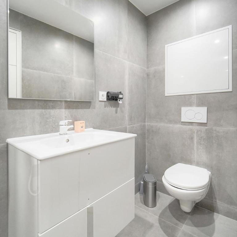 FRGK "24 AOUT 1 Mezzanine Bedroom Apartment Center Antibes AC WIFI HIGH SPEED " - Appartement 1 Chambre Deluxe - 51