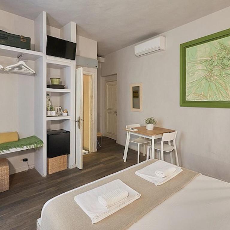 BBH Firenze - Camera Matrimoniale con Bagno Privato - 4