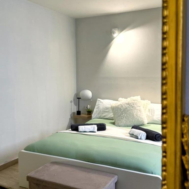 NestCity - One-Bedroom House - 12