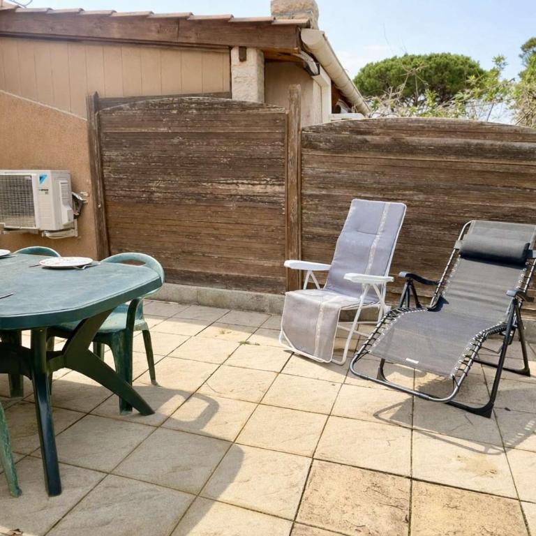 Pavillon avec grande terrasse à l'abri des regard, piscine, clim - GN020-008 - Maison 2 Chambres - 11