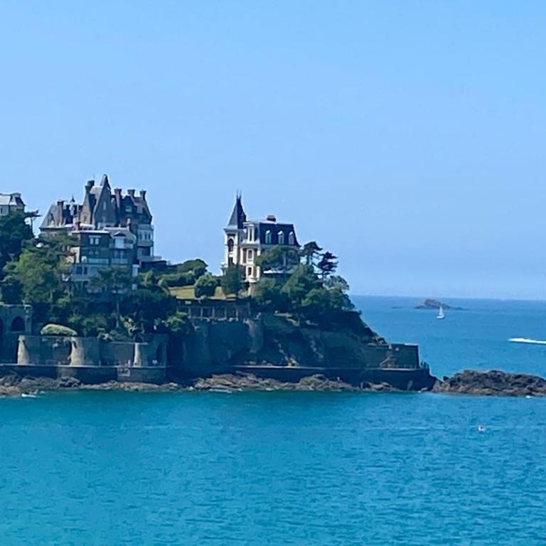 Dinard centre Appt, terrasse, parking, 200M plage - Apartment mit 2 Schlafzimmern mit Balkon und Terrasse - 51
