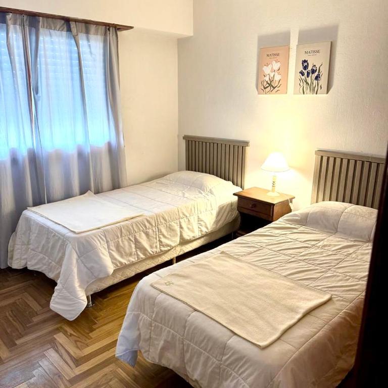 Hermosa casa recién renovada a cuadras del mar - Casa de 3 dormitorios - 27