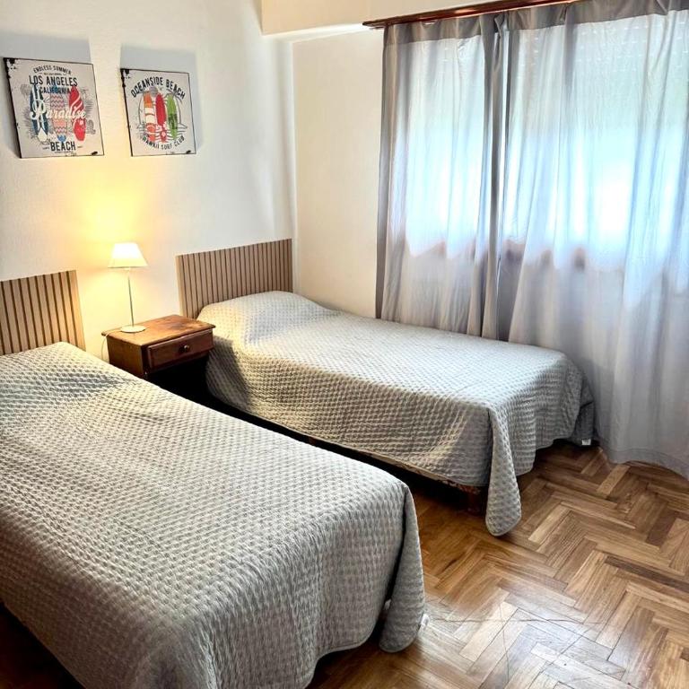 Hermosa casa recién renovada a cuadras del mar - Casa de 3 dormitorios - 28