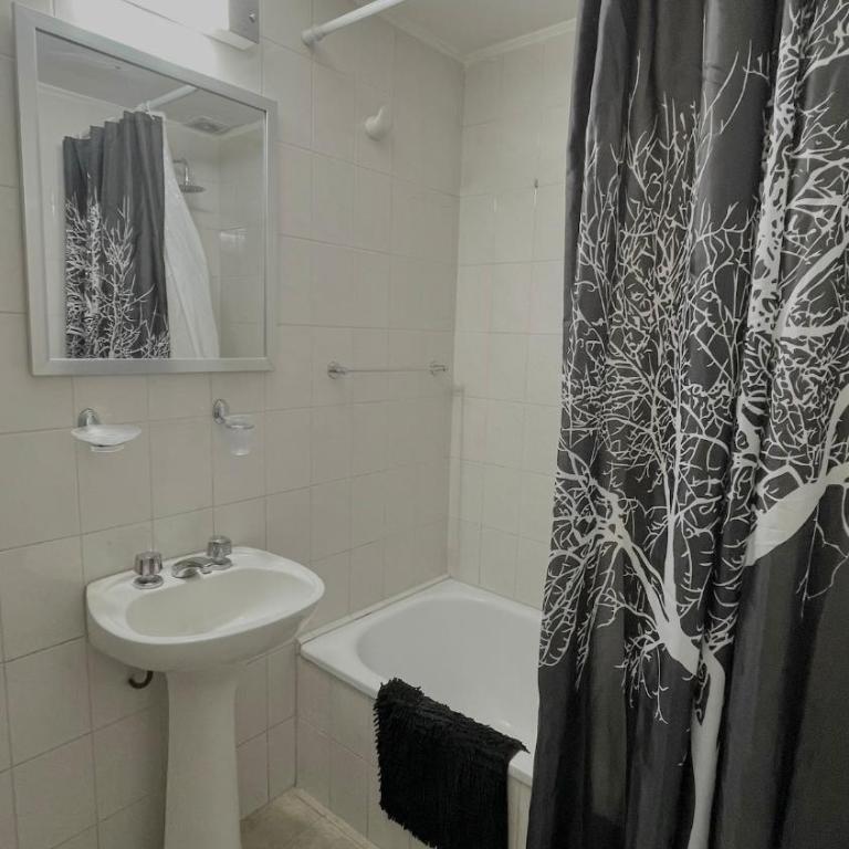Depto zona Hospital Muncipal con cochera, 2 dormitorios, 1 baño - Apartamento de 2 dormitorios - 10