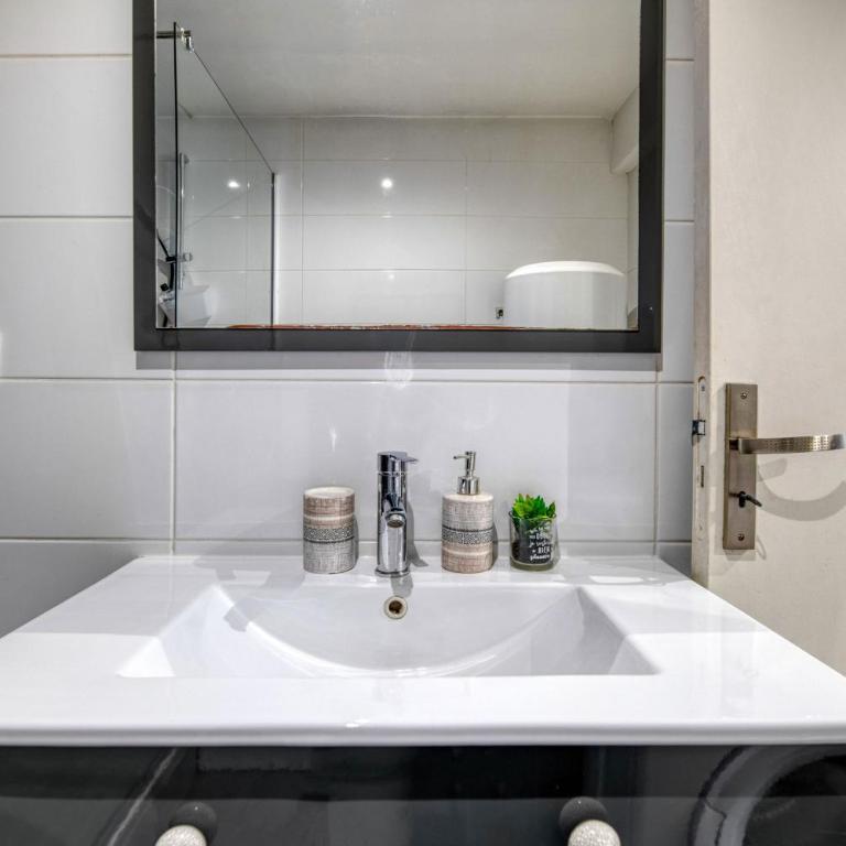 Le COSY Toulouse 3 min de la Gare à pieds Parking gratuit ventilateur - One-Bedroom Apartment - 35