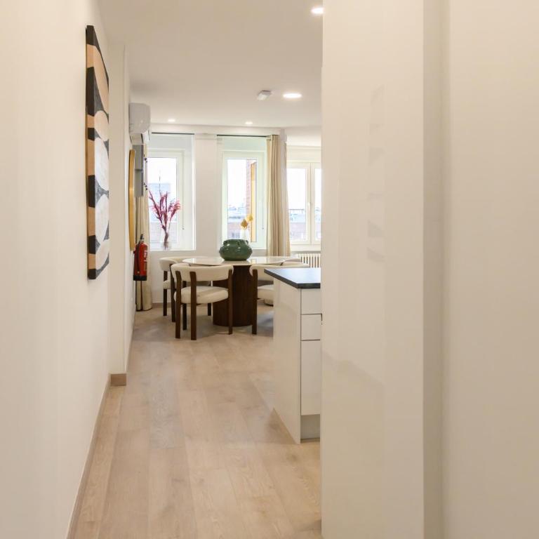 ABR1710B - Amplio piso de Lujo 2 dormitorios, ambos con terraza y 2 baños - Alquiler temporal - Two-Bedroom Apartment - 23