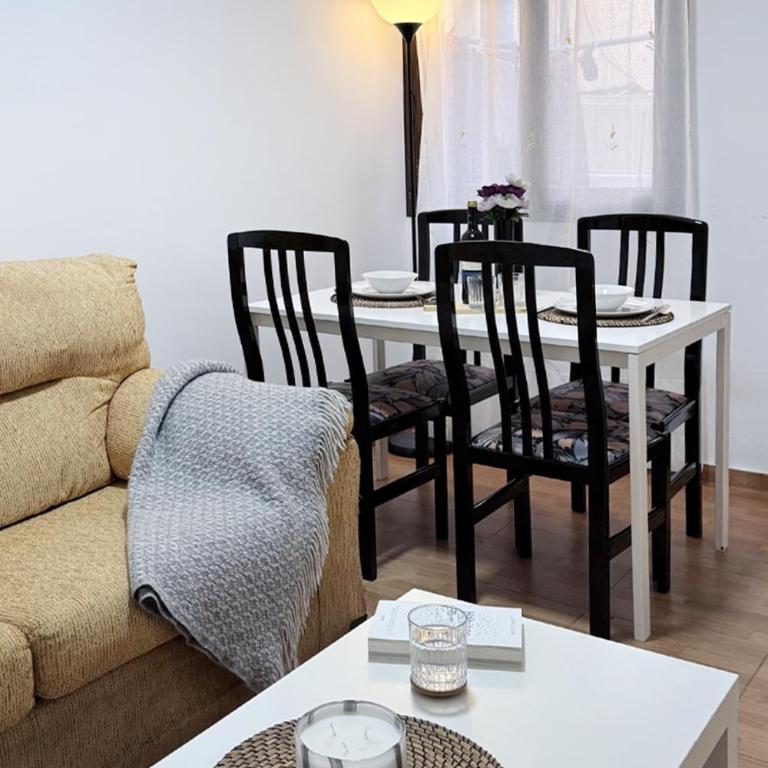 Apartamento acogedor cerca de la playa - Three-Bedroom Apartment - 10